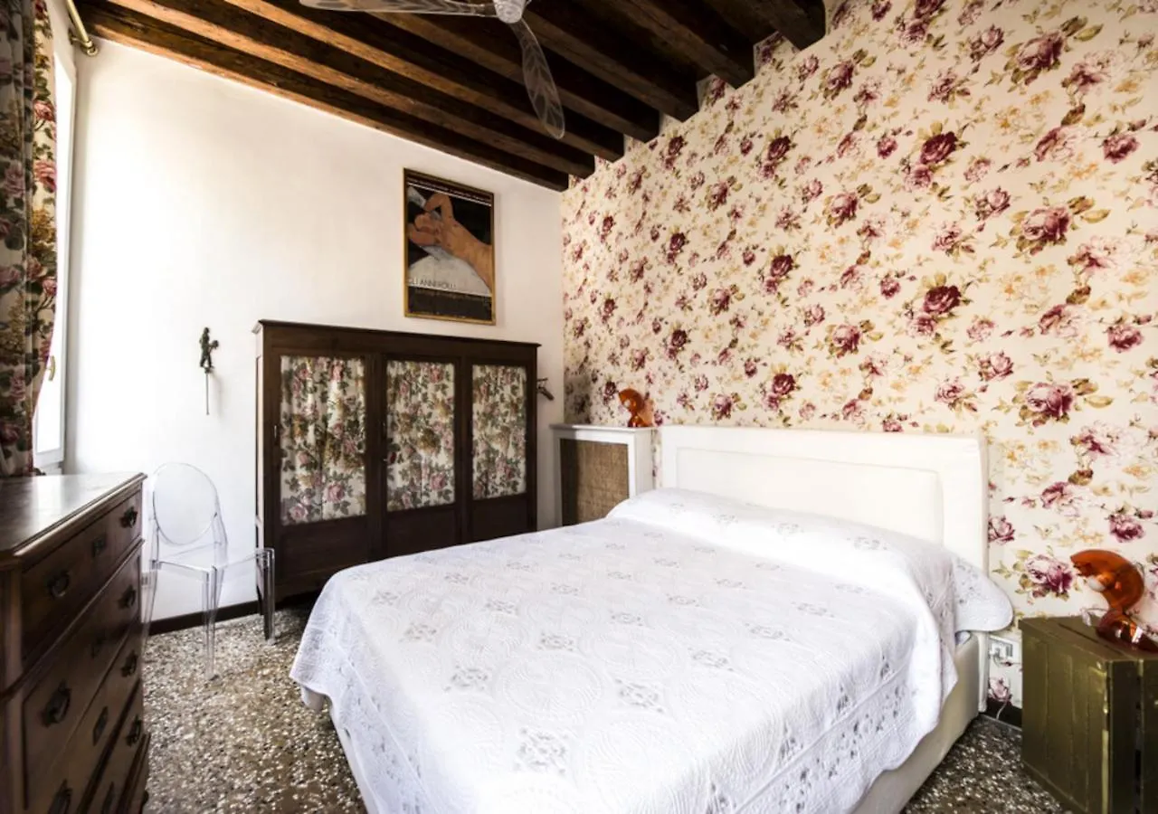 Venice Giardini Biennale Apartment 0*,